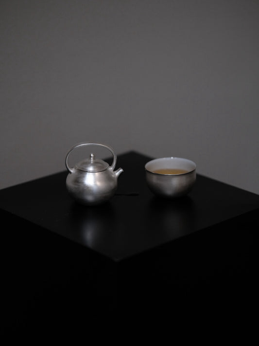 Silver Frost — Glazed Teapot with Handle