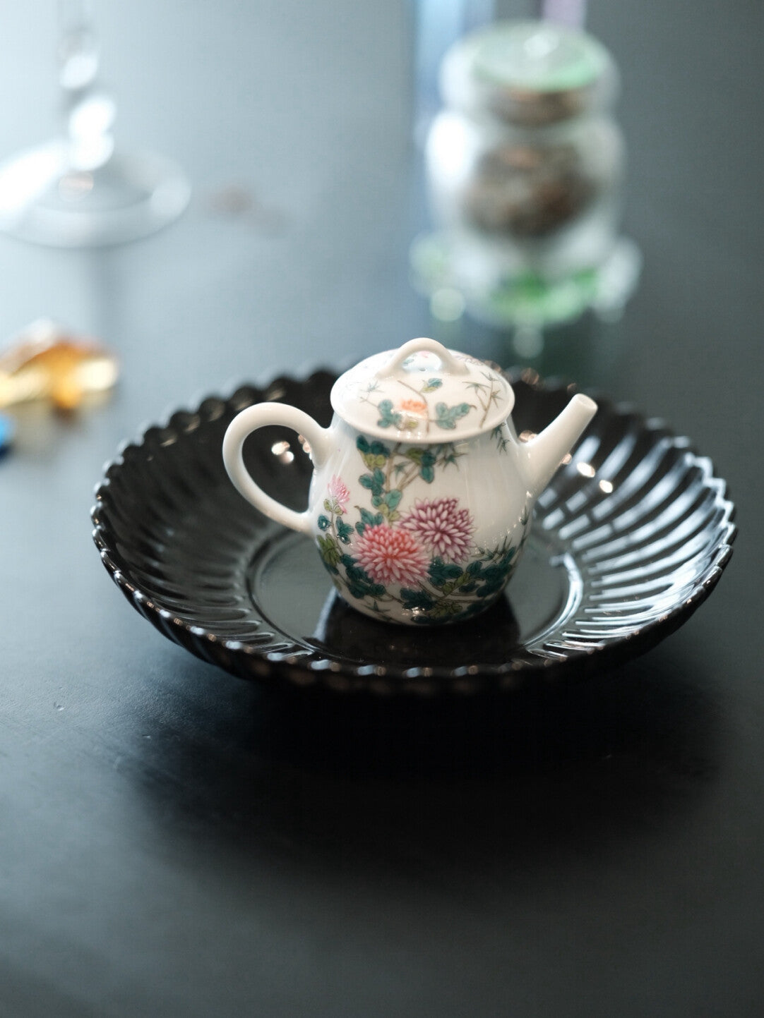 Chrysanthemum Moon — Famille-Rose Teapot & Cup Set