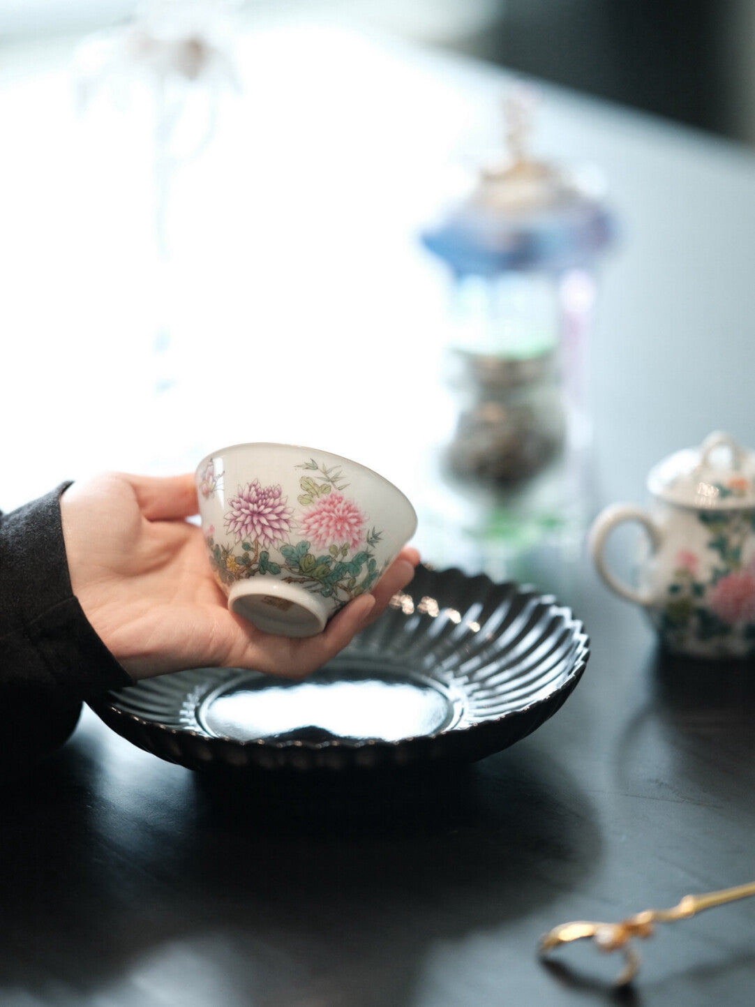 Chrysanthemum Moon — Famille-Rose Teapot & Cup Set