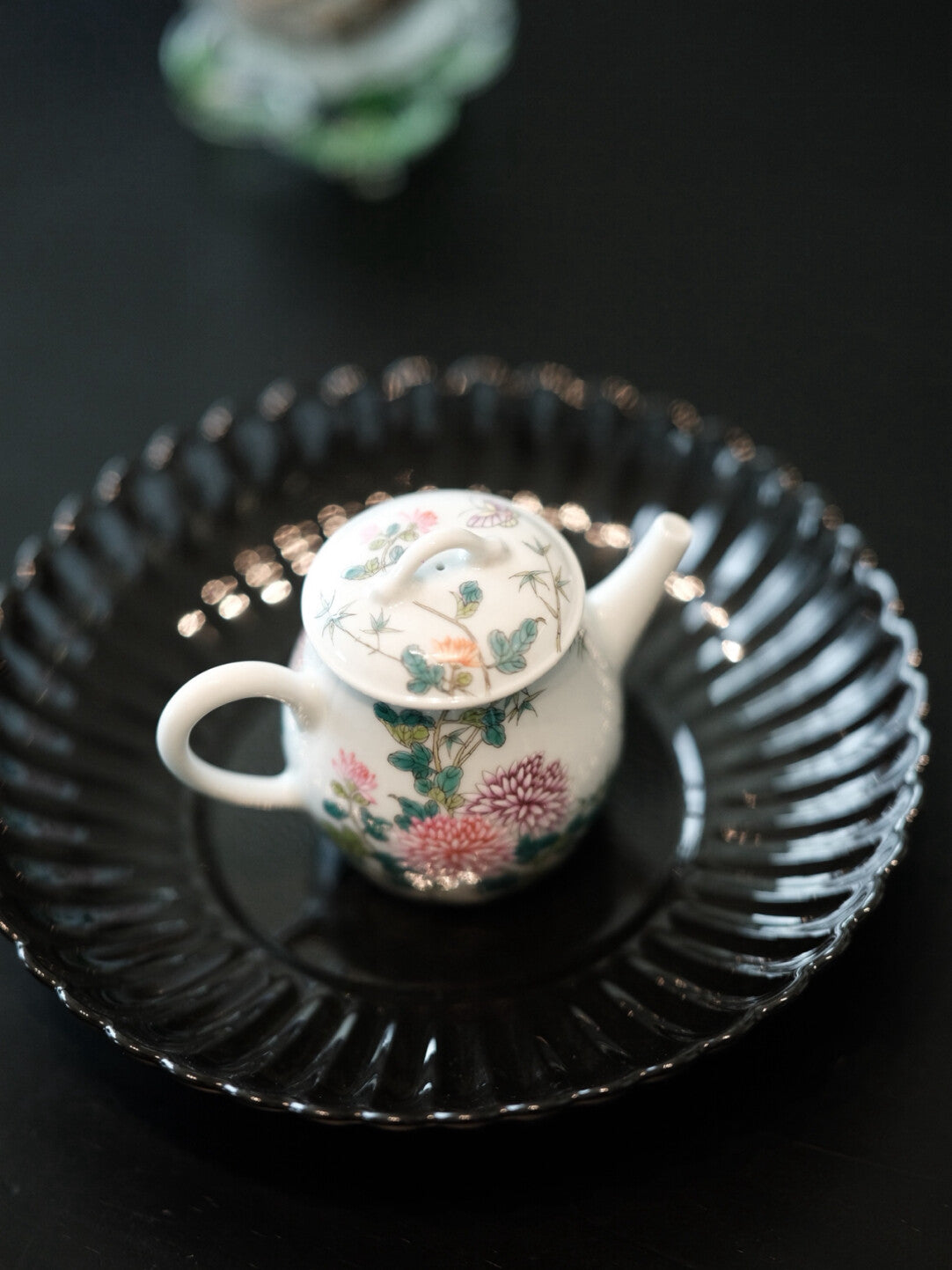 Chrysanthemum Moon — Famille-Rose Teapot & Cup Set